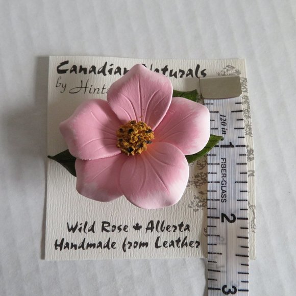 Vintage Handcrafted Leather by Hinterland Alberta - Wild Rose Brooch, NWT - Picture 4 of 6